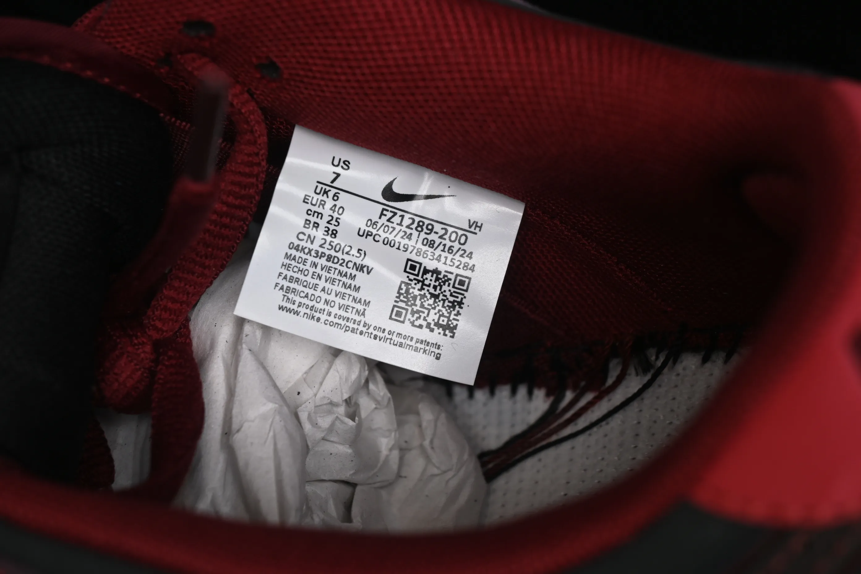 All categories Nk SB Dunk Series Nk SB Dunk Low low-top sneakers Riot Skateshop x Nk SB Dunk Low joint model Bordeaux red low-top casual sneakers FZ1289-200